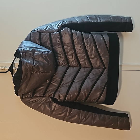 Guess bomber jacket - Picture 7 of 9